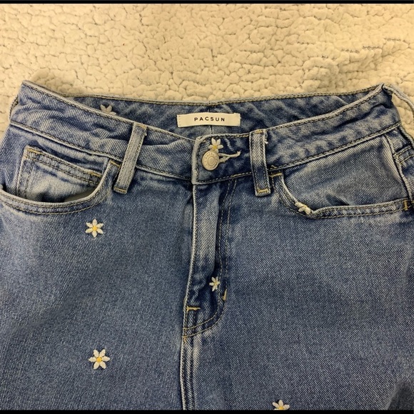 PacSun Denim - PACSUN RAINING DAISY PRINT MOM JEANS